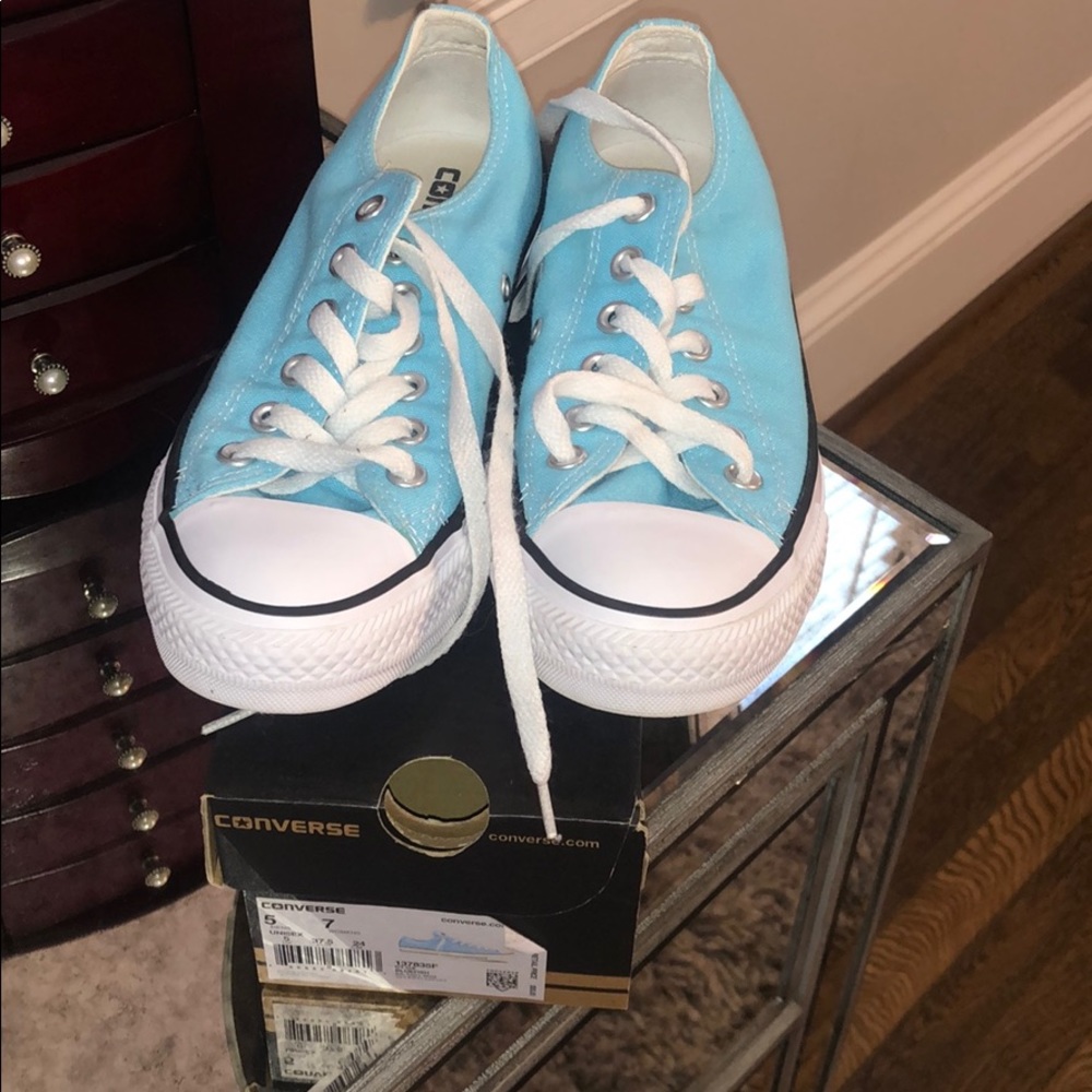 Converse unisex low rise all star sneakers